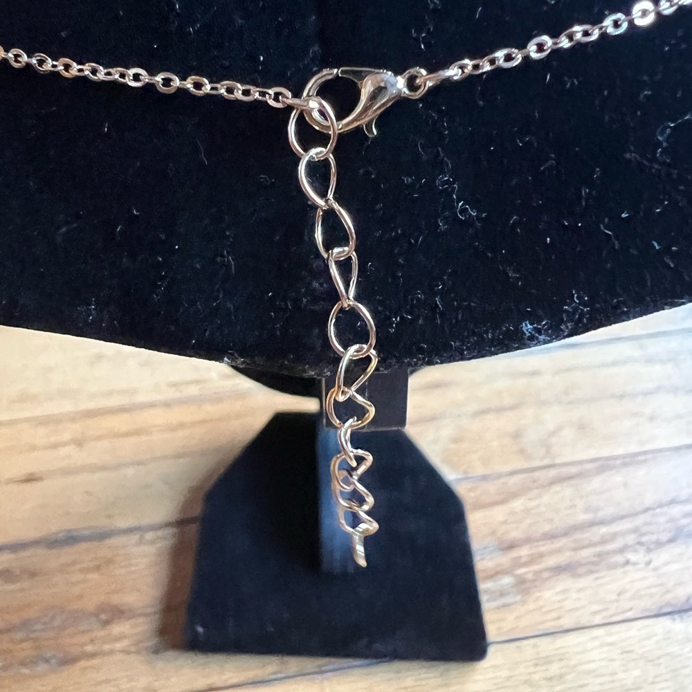 Heavenly Angel Wing Necklace - Picture 4 of 6